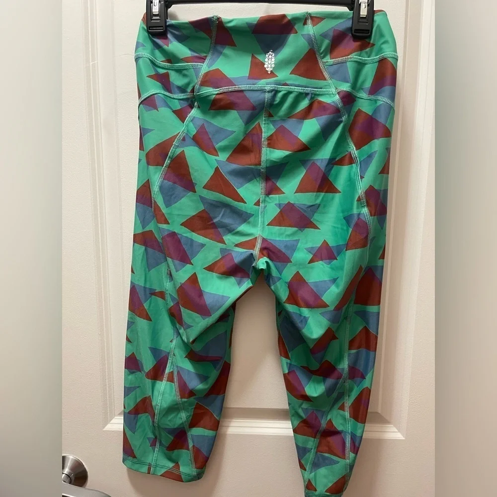 Free People Geometric Crop Leggings Size M 16” Inseam.